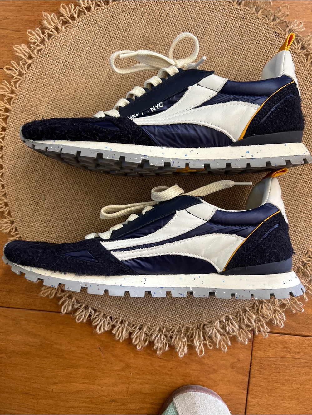 OnCept Toronto Sneakers. Like new. Worn once. - Picture 4 of 9